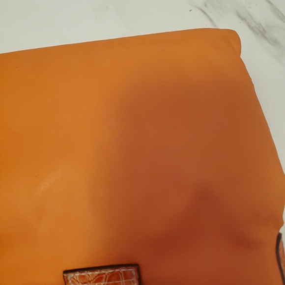 CROSSBODY ,ROSETTA WITH POCKETS GALORE - Picture 4 of 7